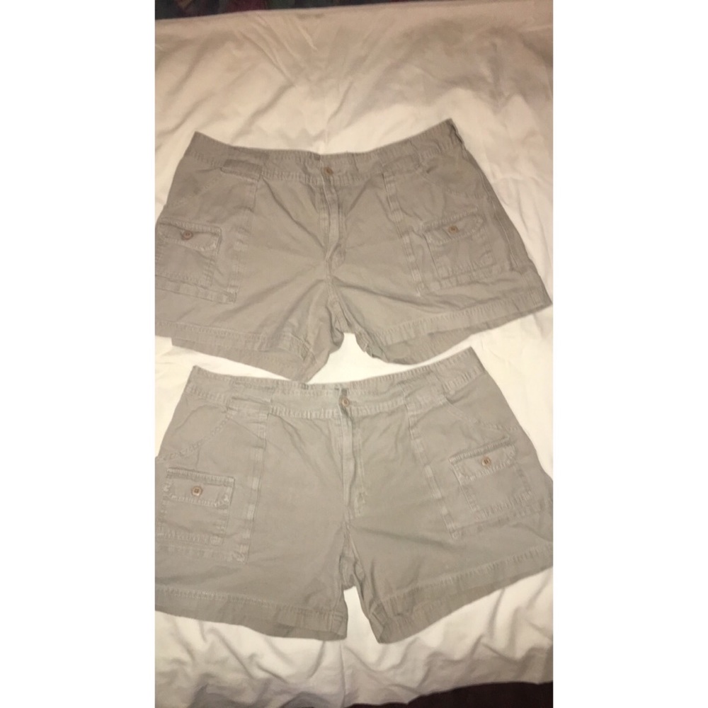 Women’s Cabela’s Shorts size 18 (2 PR)